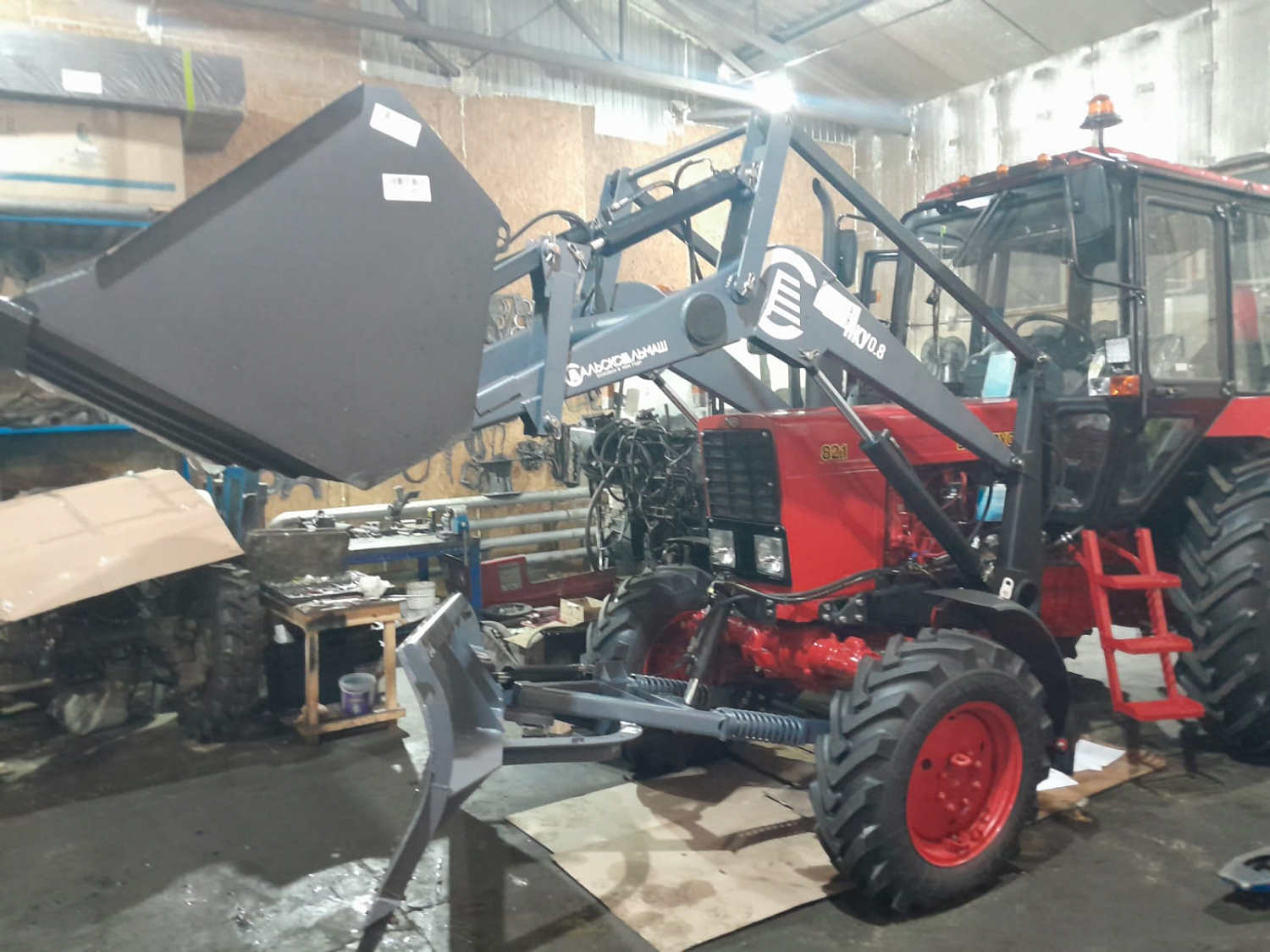 Монтаж погрузочно-уборочного оборудования на трактор "Беларус-82.1"